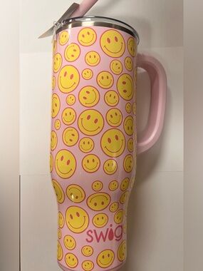 Swig Smiley Face Mug